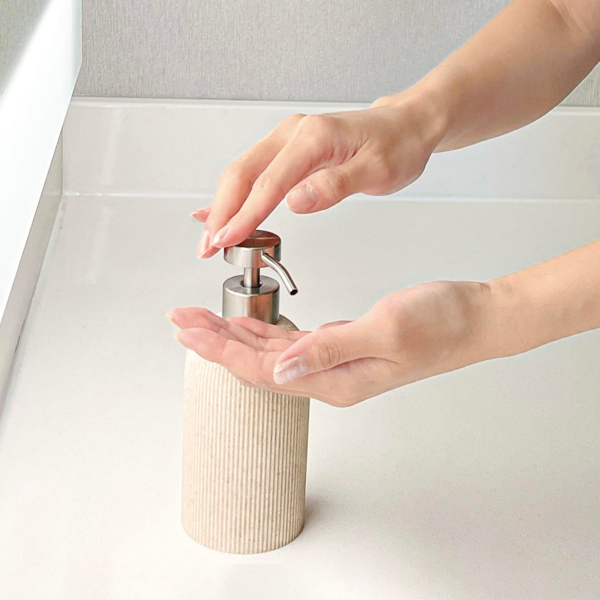 Lunestella 7oz capacity suits daily hand soap needs.
