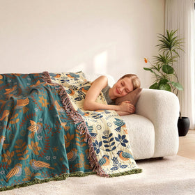 Lightweight yet cozy LUTBM blanket for relaxing lounges