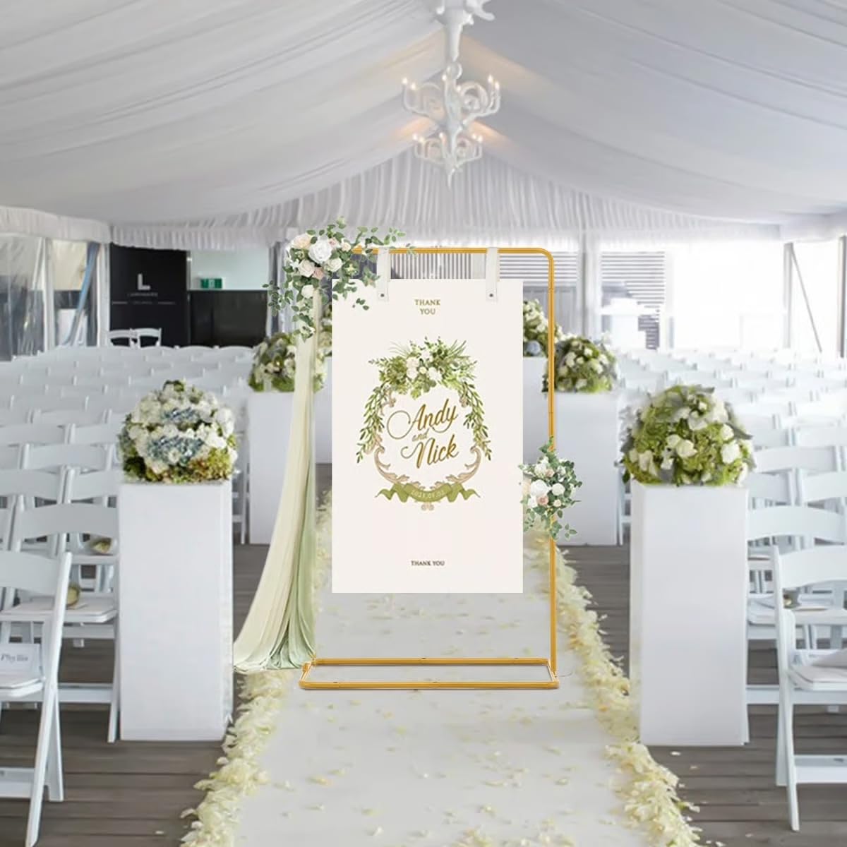 Luuuucky wide-base supports tall displays at outdoor events.