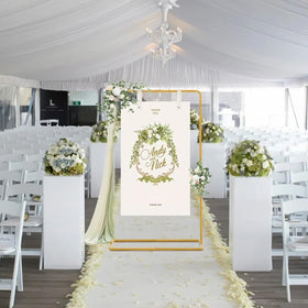 Luuuucky wide-base supports tall displays at outdoor events.