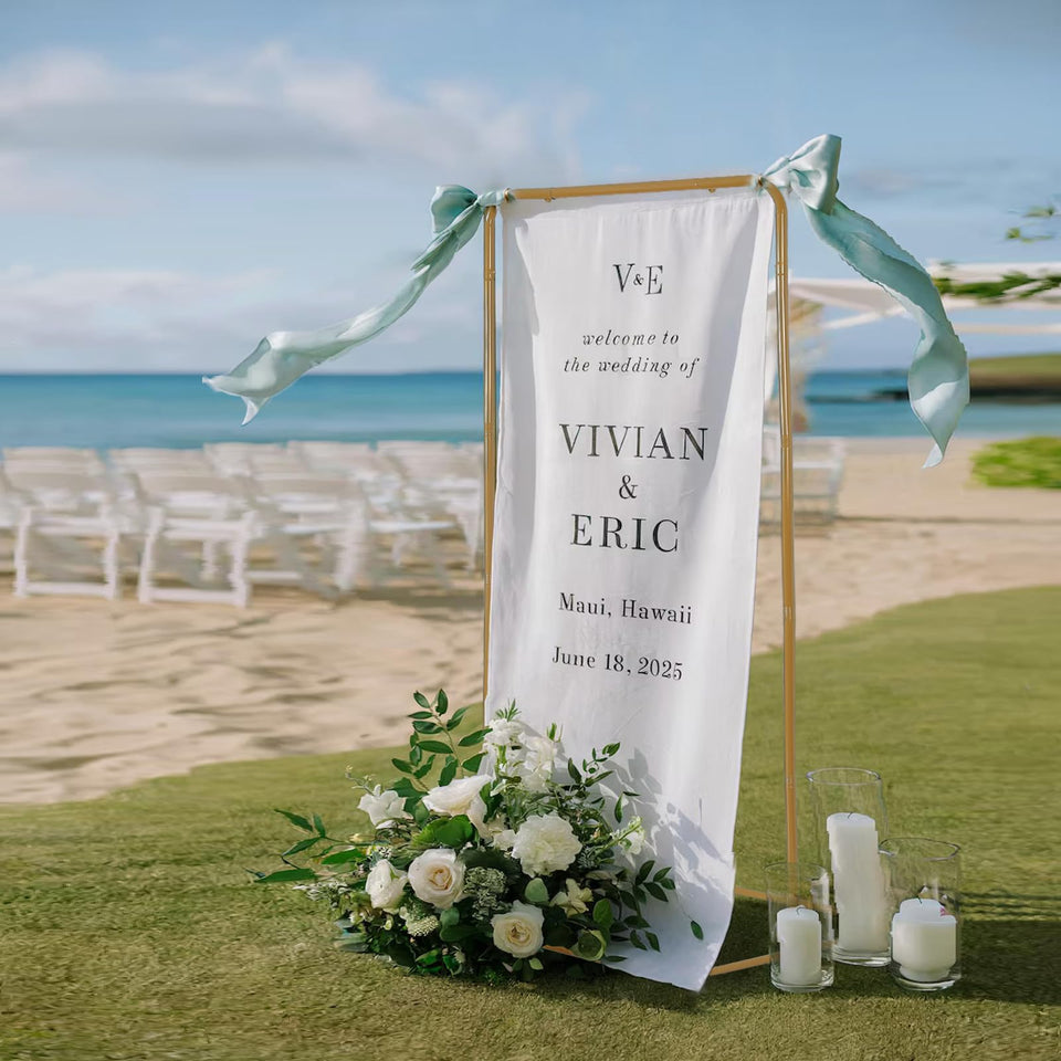 Luuuucky wedding sign holder with adjustable-height option for flexible event signage.