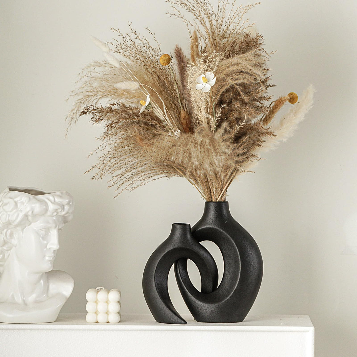 Lvases Snuggle Hollow frosted surface enhances soft light reflection.
