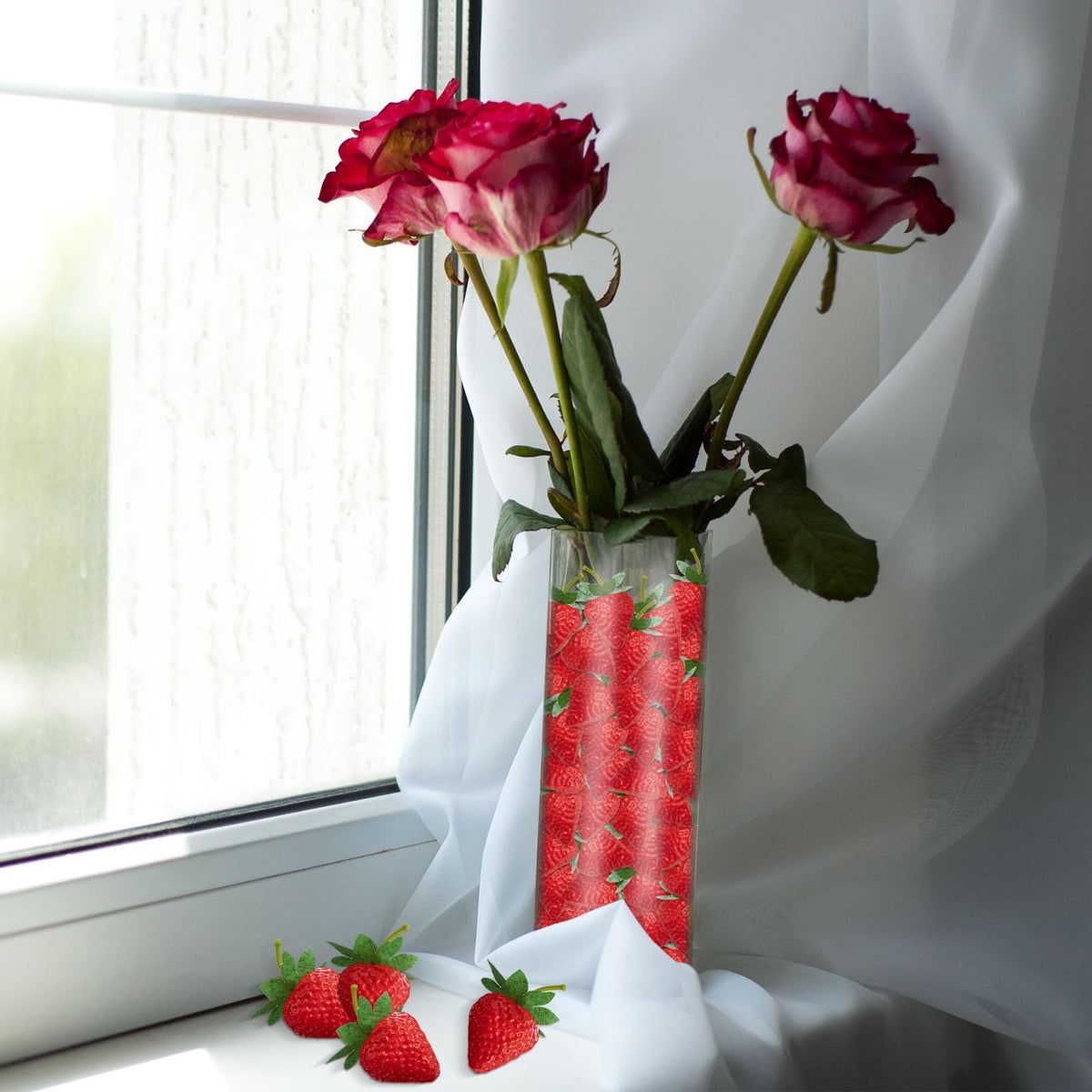 Lyrow artificial strawberries used in photoshoots for vivid fruit props.