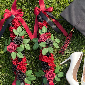 Lyrow Hawaiian graduation decor lei creates memorable ceremonial flair.