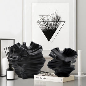 LZV gift-ready ceramic vase set for birthdays or celebrations.