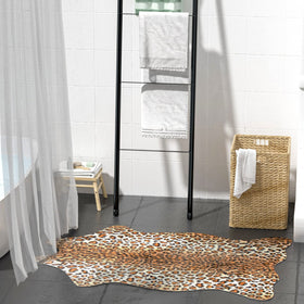 MACEVIA Leopard Rug closeup highlights soft texture and plush microfiber fibers.