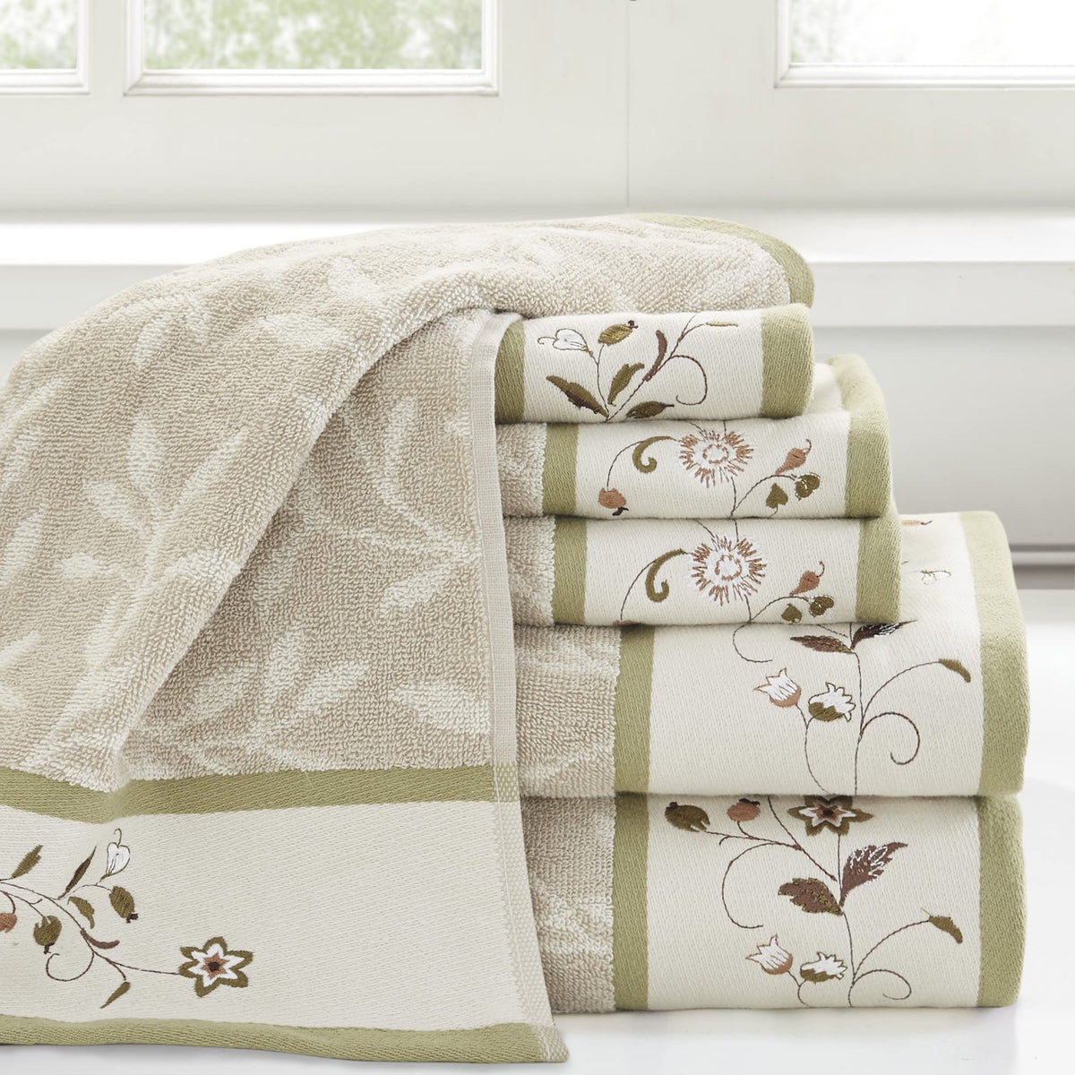 Madison Park Serene bath towels 27x52 absorb moisture for quick drying.