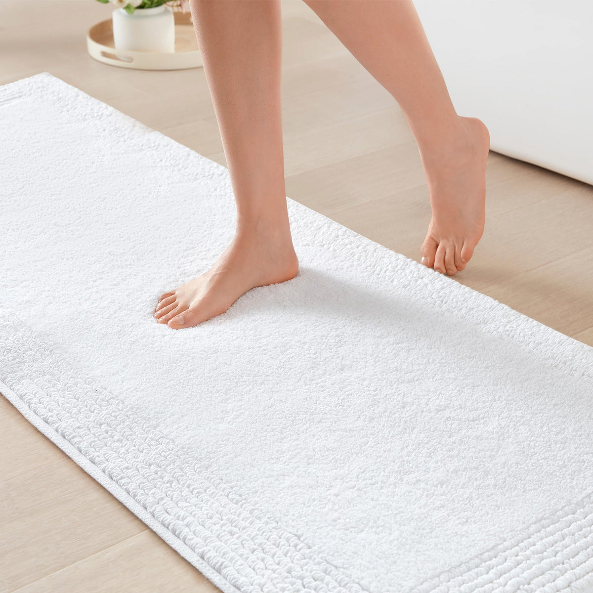 Madison Park Splendor bath rug, top view, showcasing dense tufted texture.