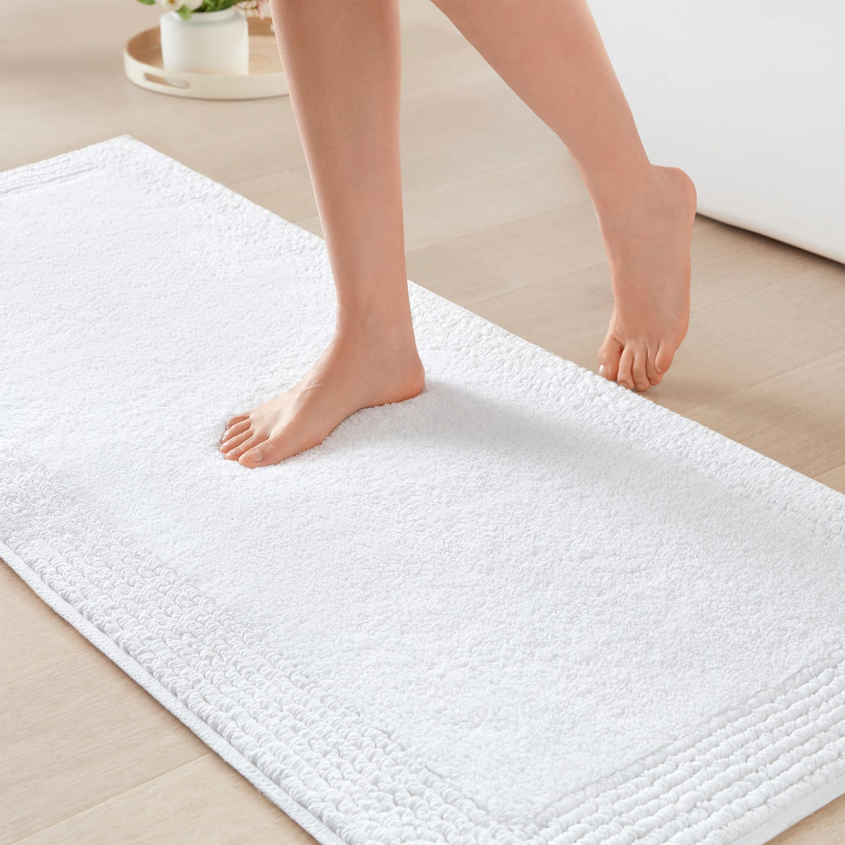 Madison Park Splendor dense plush tufted top for luxurious bathroom comfort.