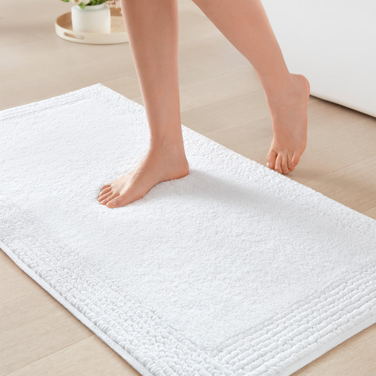 Madison Park Splendor plush bath rug, 24x36 white, ultra-soft bathroom comfort.