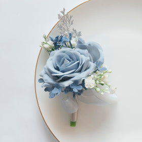 MAFELOE boutonniere in dusty blue with pins and clips for secure wear.