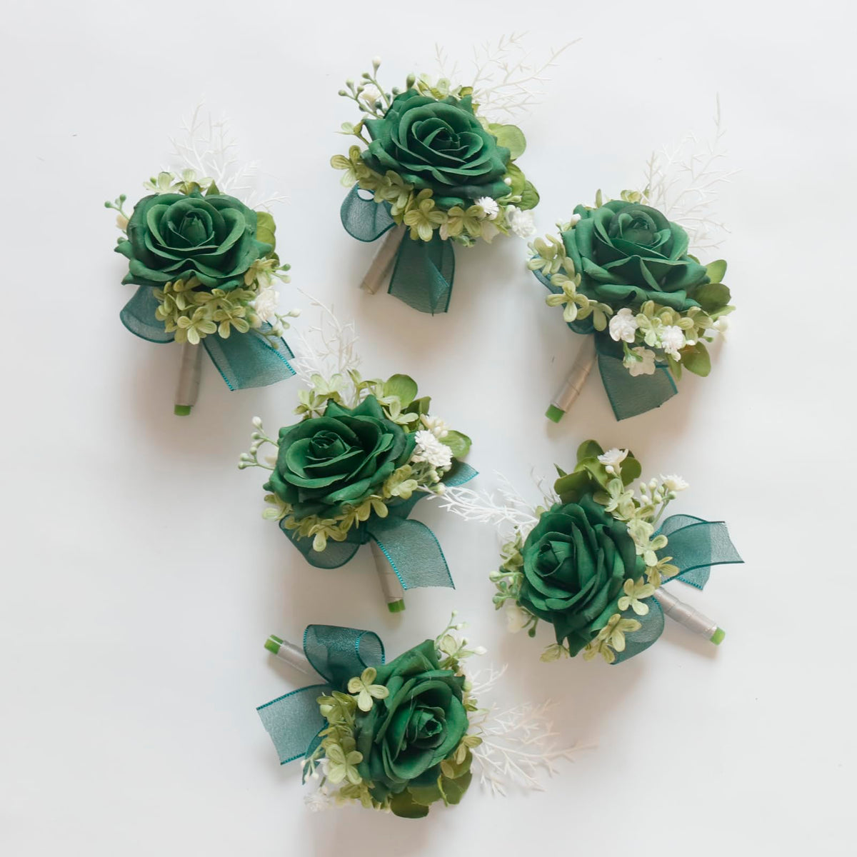Handcrafted textures and finish of MAFELOE set