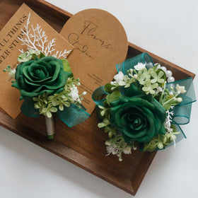 Prom and homecoming look featuring MAFELOE corsage-boutonniere