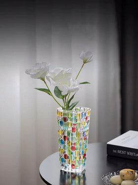 MAGCOLOR gift-ready vase inspires seasonal décor and refined tablescapes.