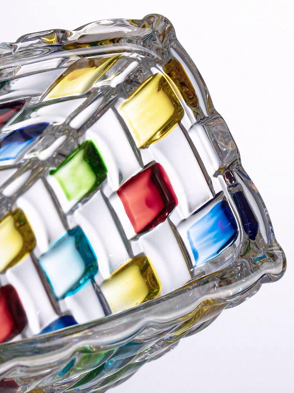 MAGCOLOR woven accents vase captures light to create dynamic table centerpieces.