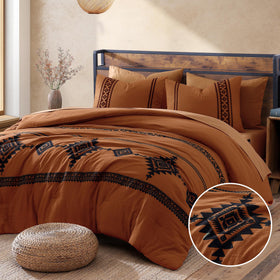MaiRêve embroidery comforter detail with 3D chain-stitch texture for stylish bedding