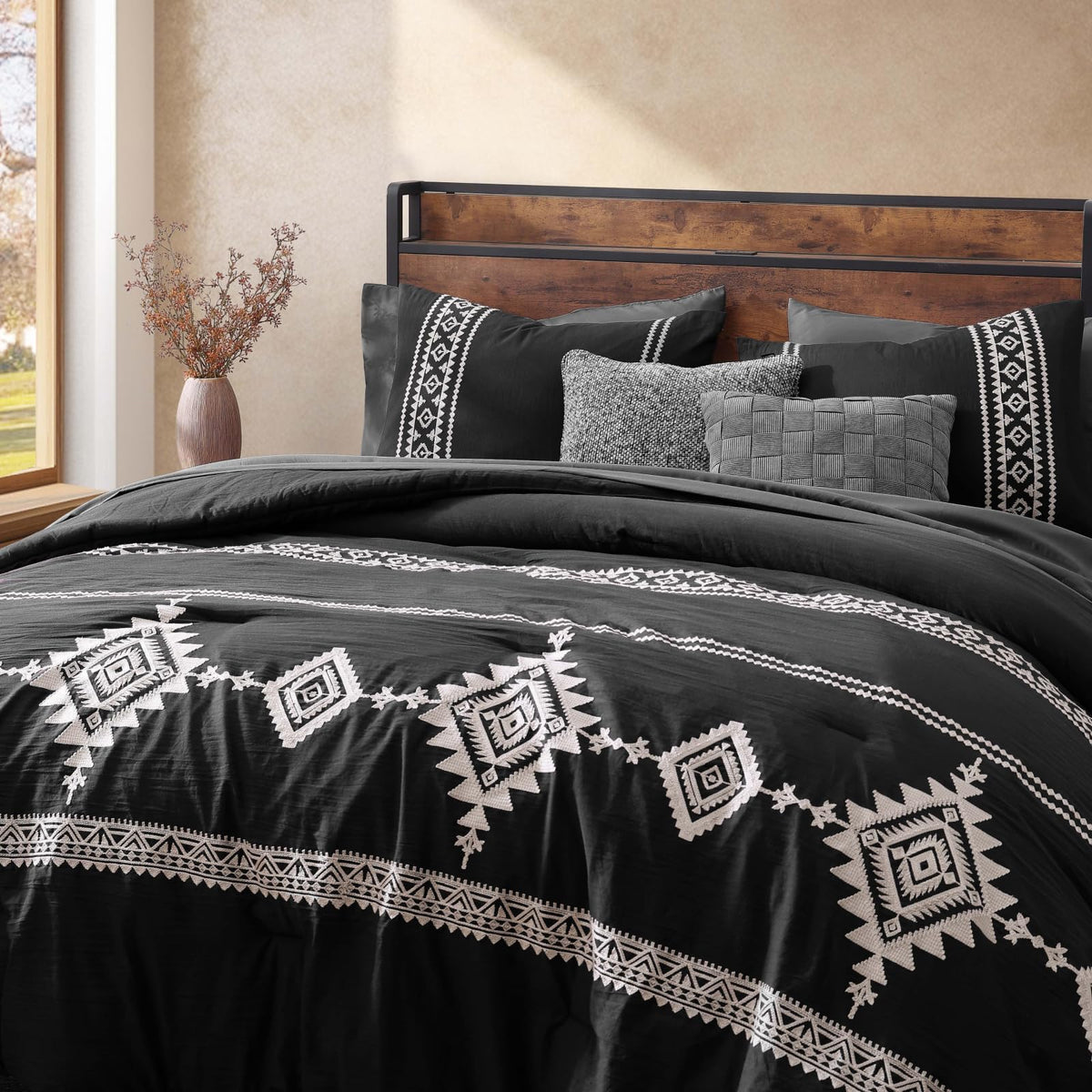 MaiRêve packaging of the queen size comforter set for easy delivery and storage