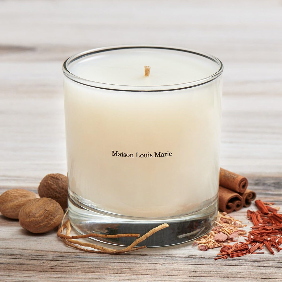Maison Louis Marie No.04 Bois de Balincourt close-up shows sandalwood and cedarwood notes.