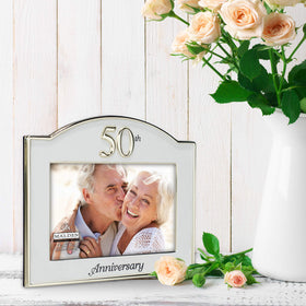 Malden frame with swinging tab closures ideal for quick photo swaps.
