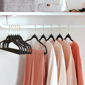 ManGotree 36-pack velvet hangers keep wardrobes tidy