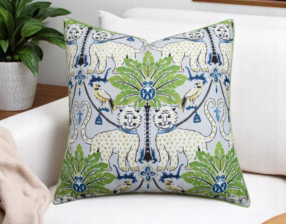 MANOJAVAYA Shorey Wild double-sided print enables versatile styling.