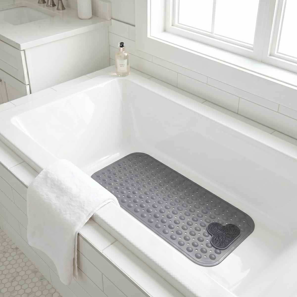Mantto bath mat is machine washable for easy cleaning and care