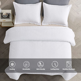 Maple&Stone chevron-pattern quilt close-up highlights contemporary texture for modern decor