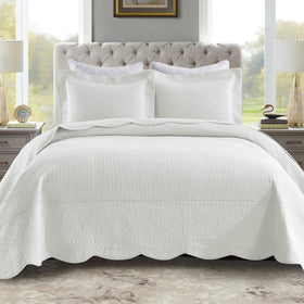 MarCielo 3-piece bedspread embroidery detail, soft cotton and durable stitching.