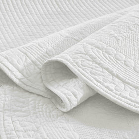 MarCielo queen-size quilt packaging included.
