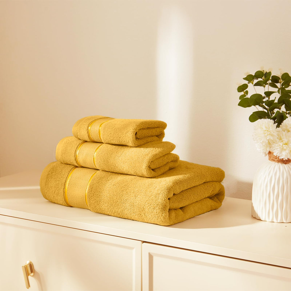 Marvione close-up soft Turkish cotton and plush texture.
