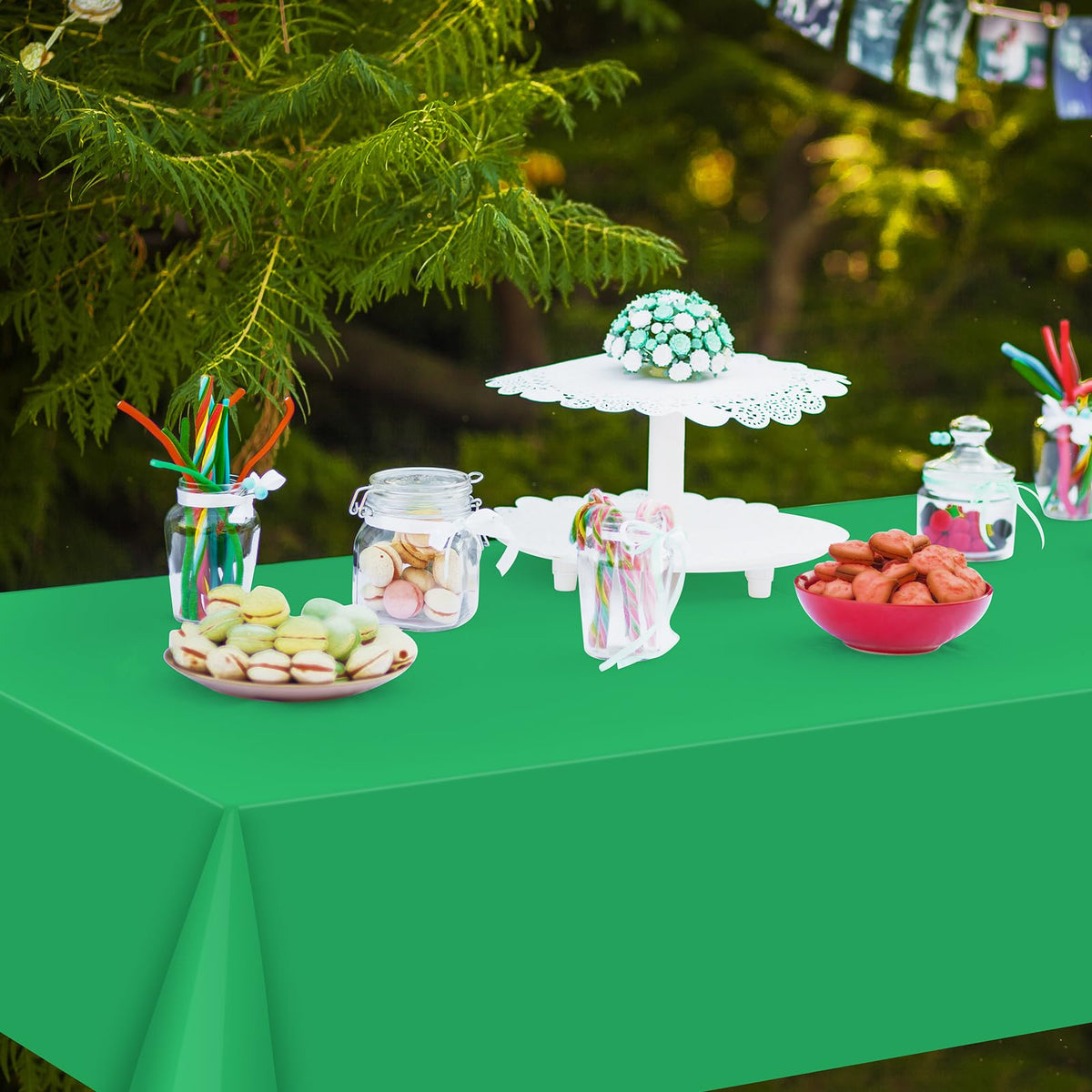 MASHAN easy-clean disposable tablecloth ready for mess-free events.