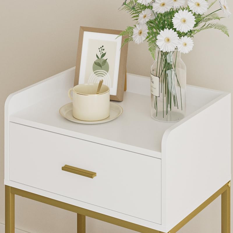 Masupu gold-frame legs add elegance and stability to the nightstand.