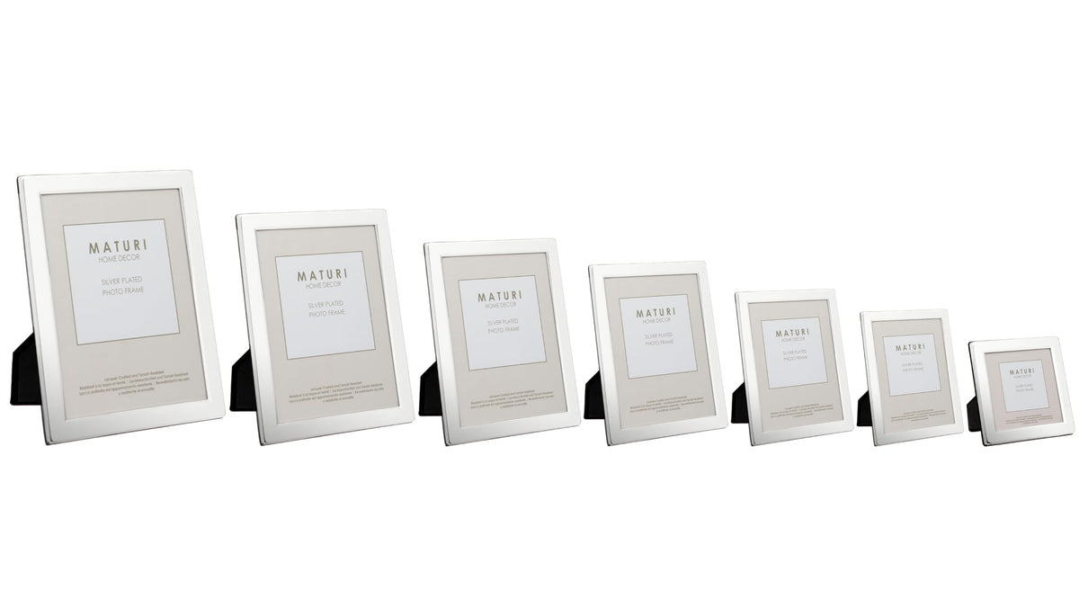Display photos in portrait or landscape orientation with this versatile frame.