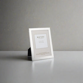 Maturi silver plated frame features an 8x10 aperture for standard prints.