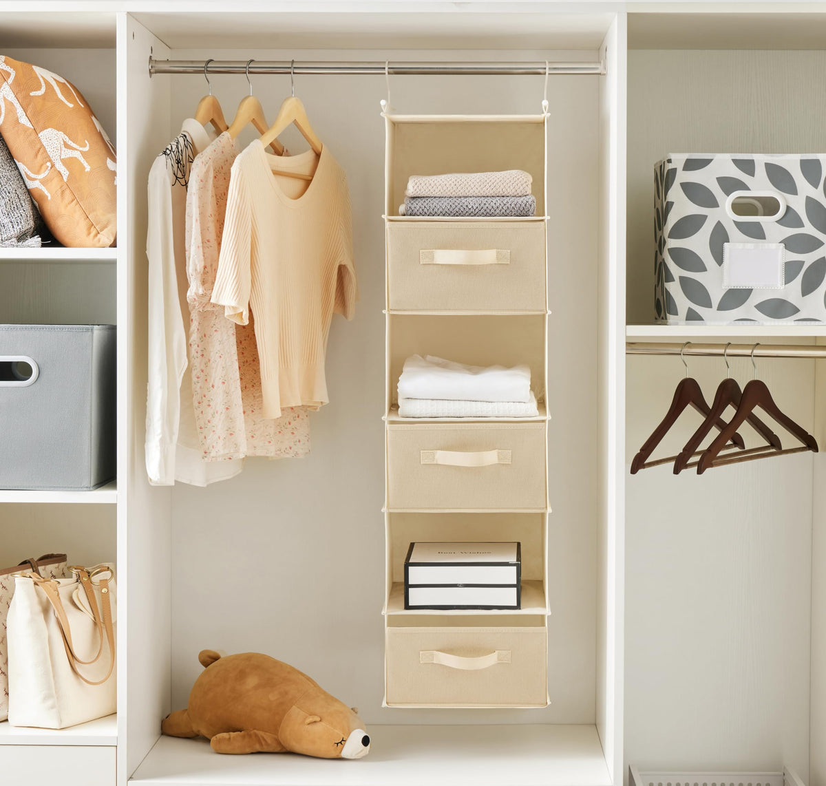 MAX Houser open shelving for quick visibility of everyday essentials