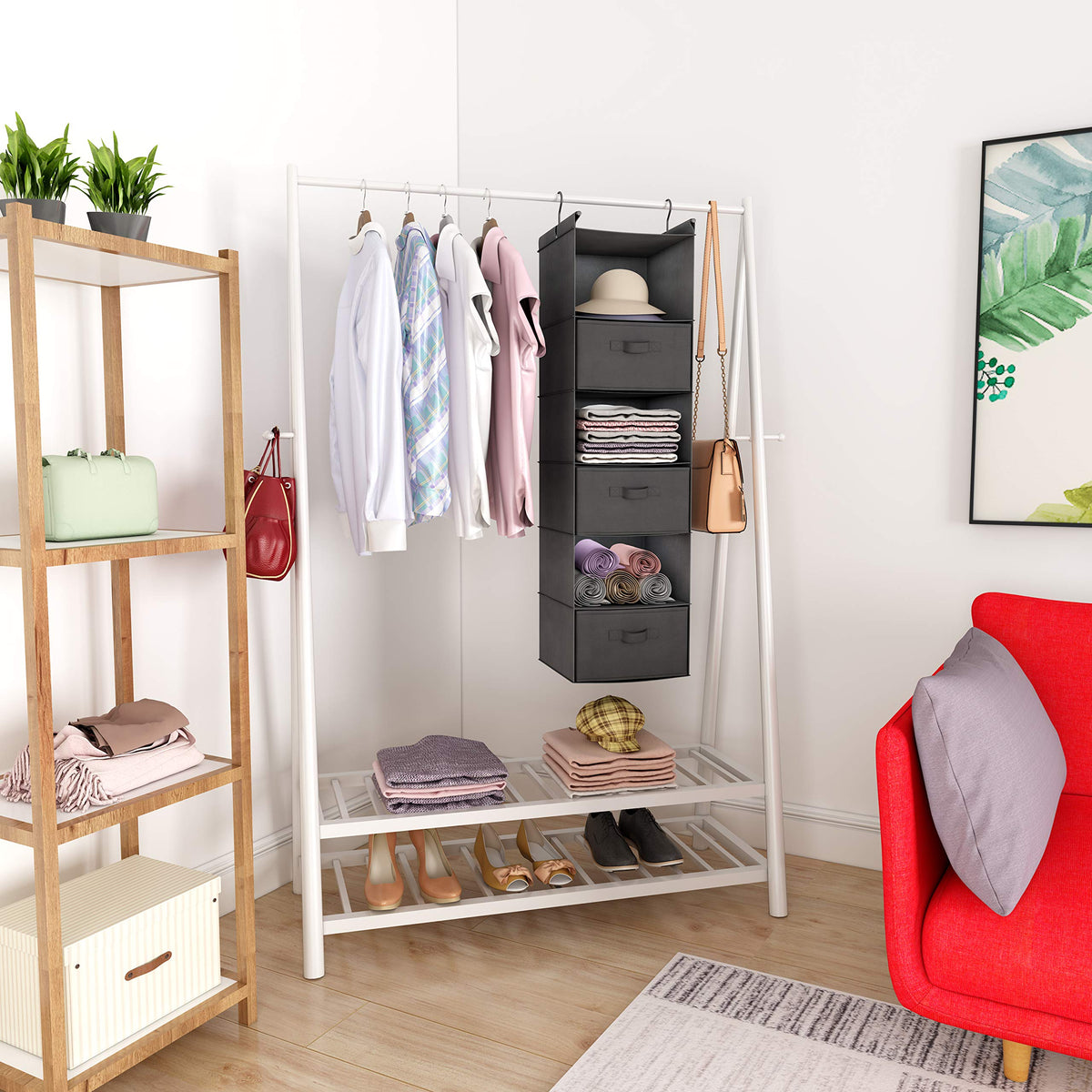 MAX Houser removable drawers for stashing small items neatly.