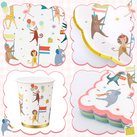 Maxdot Animal Parade paper cups ideal for hot or cold drinks at celebrations.
