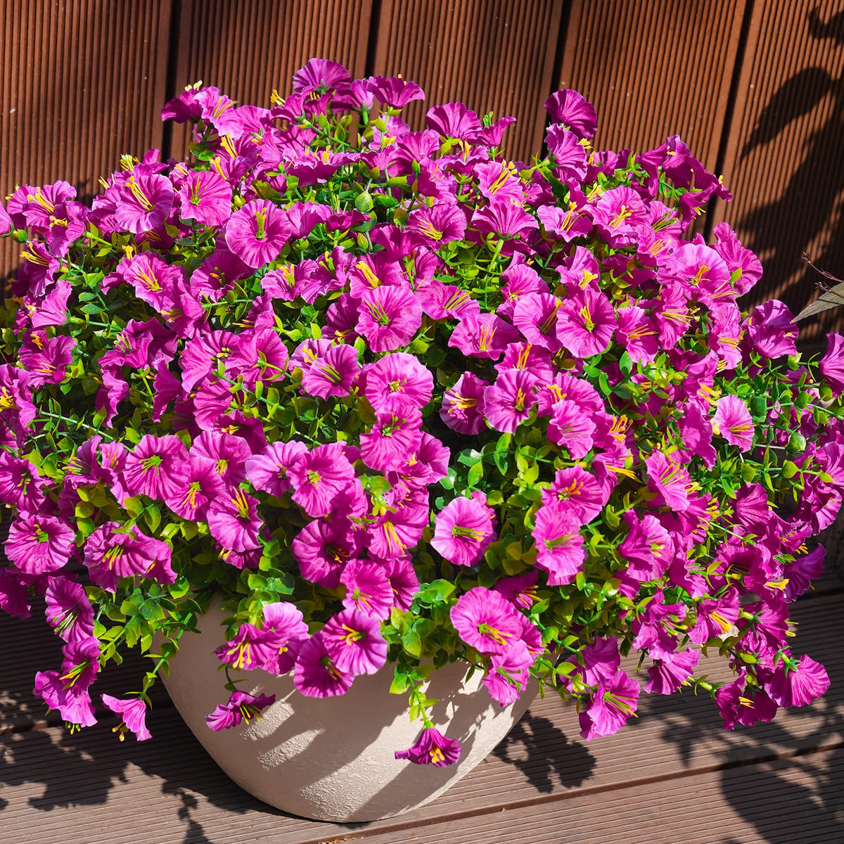 Maxkes window box setup with UV-resistant faux blooms