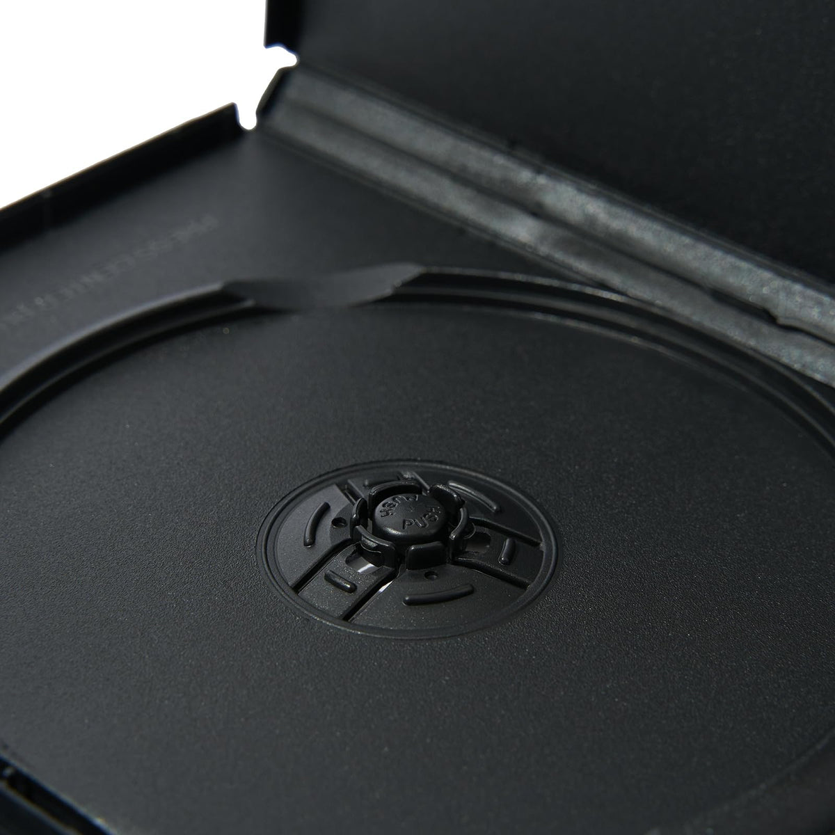 Maxtek in-store shelf image emphasizes compatibility with common disc formats.