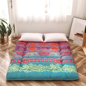 MAXYOYO Floor mattress laid flat for versatile lounging and sleeping.
