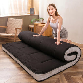 MAXYOYO Futon Mattress cover close-up shows soft fabric and padding for comfort.