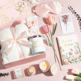 MAYICIVO dried flower card adds a personal gifting touch.
