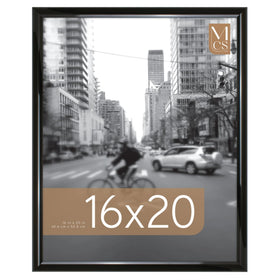 MCS Trendsetter frame black front view for posters with a glossy, modern look.