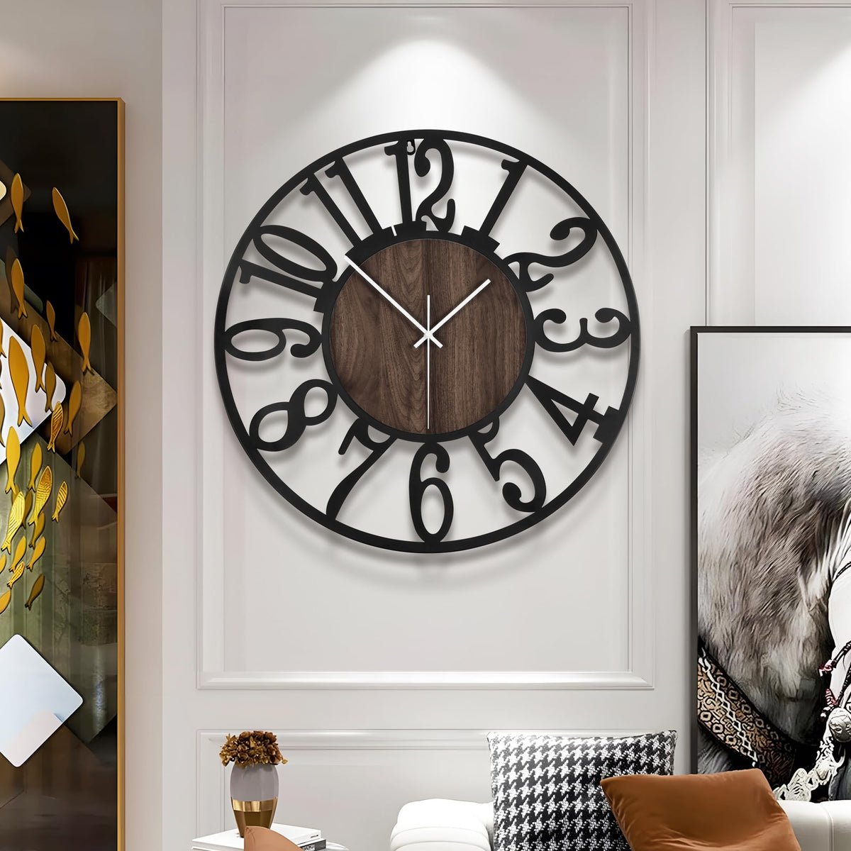 Mee 2ou Battery-operated clock runs on a single AA.