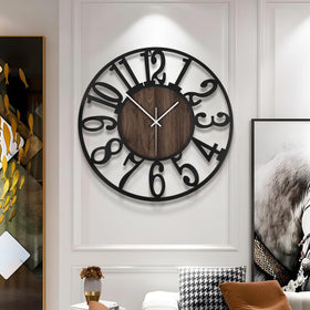 Mee 2ou Battery-operated clock runs on a single AA.
