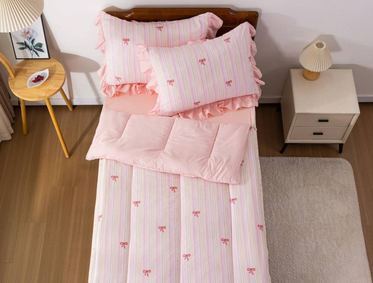 Meeting Story light pink theme matches girlish decor and cozy vibes.
