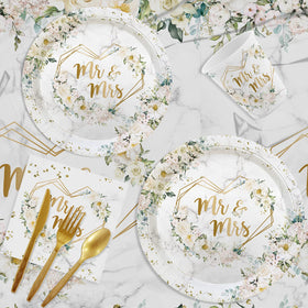 MEHOFOND floral gold pattern dinner plates elevating the reception tables.