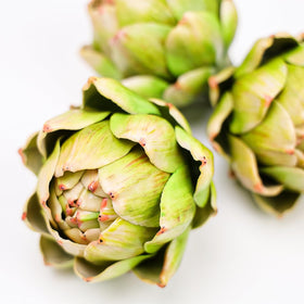 Meiwlong artichoke decor on kitchen shelf adds decorative detail