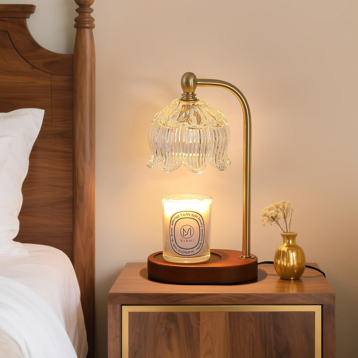 MEIXISUE candle warmer lamp in use offers safe, low-wattage operation.