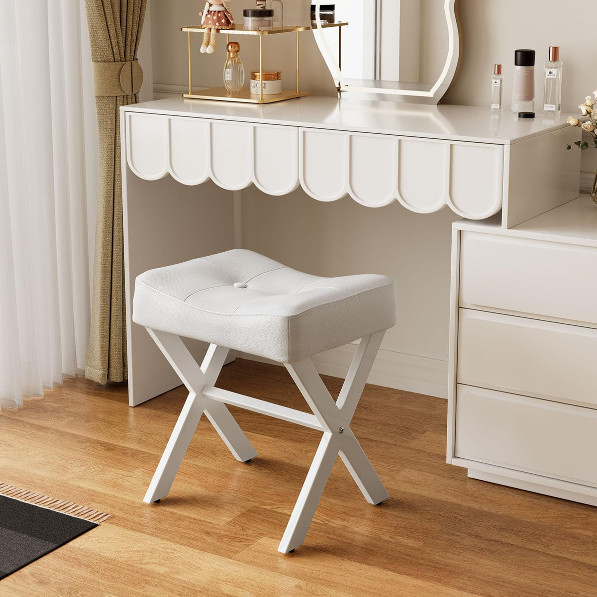 Memobarco adjustable leveling feet stabilize the stool on uneven floors.